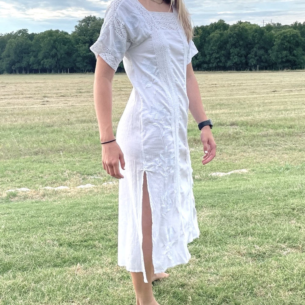 Zara White Embroidered Lace Trim Dress with Side Vents - Picture 8 of 15